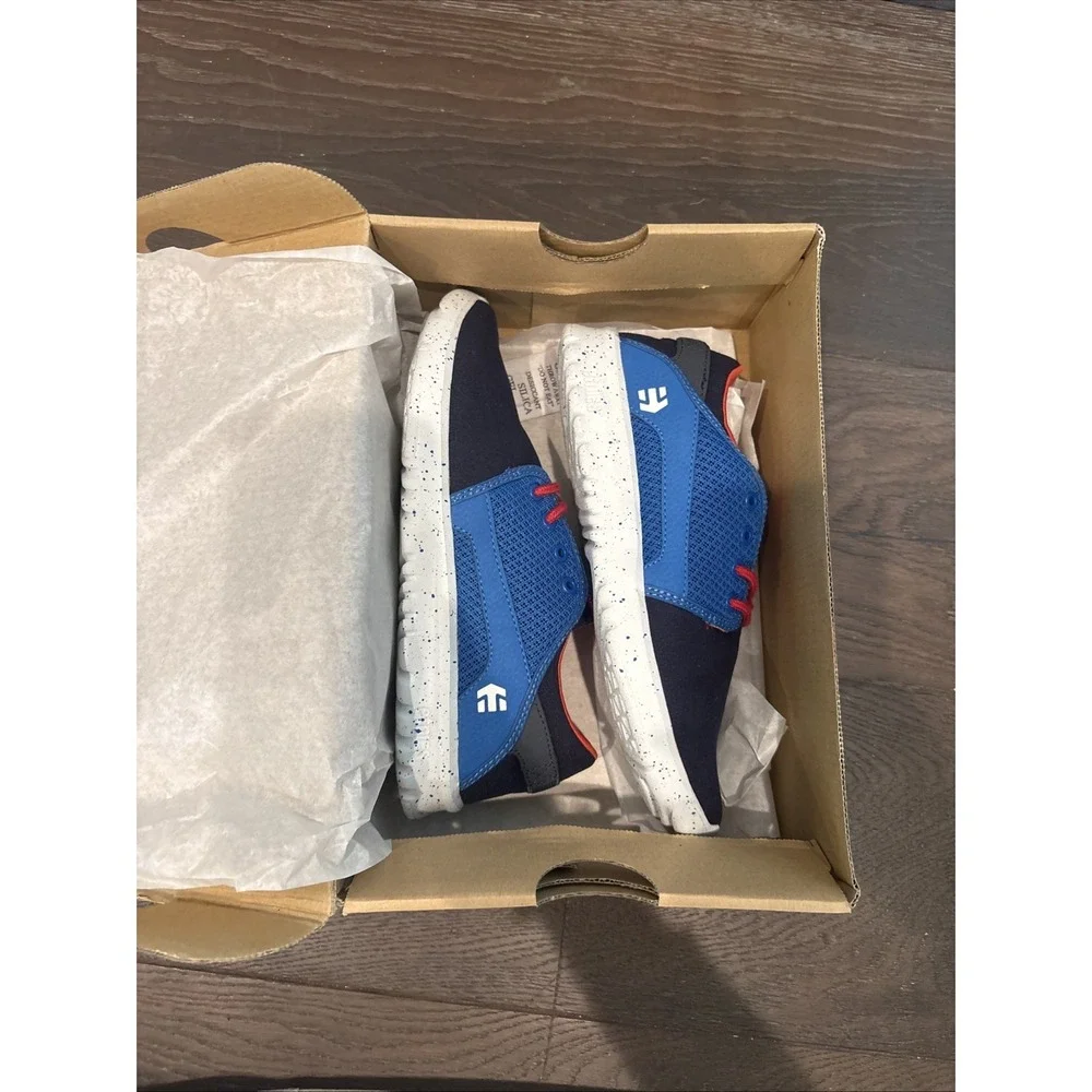 ETNIES SCOUT SHOES - Blue Red Black Size 4.5 Kids